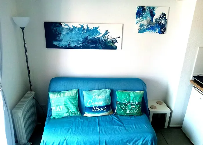 Stylish Studio Close To Beach In Residence With Pool