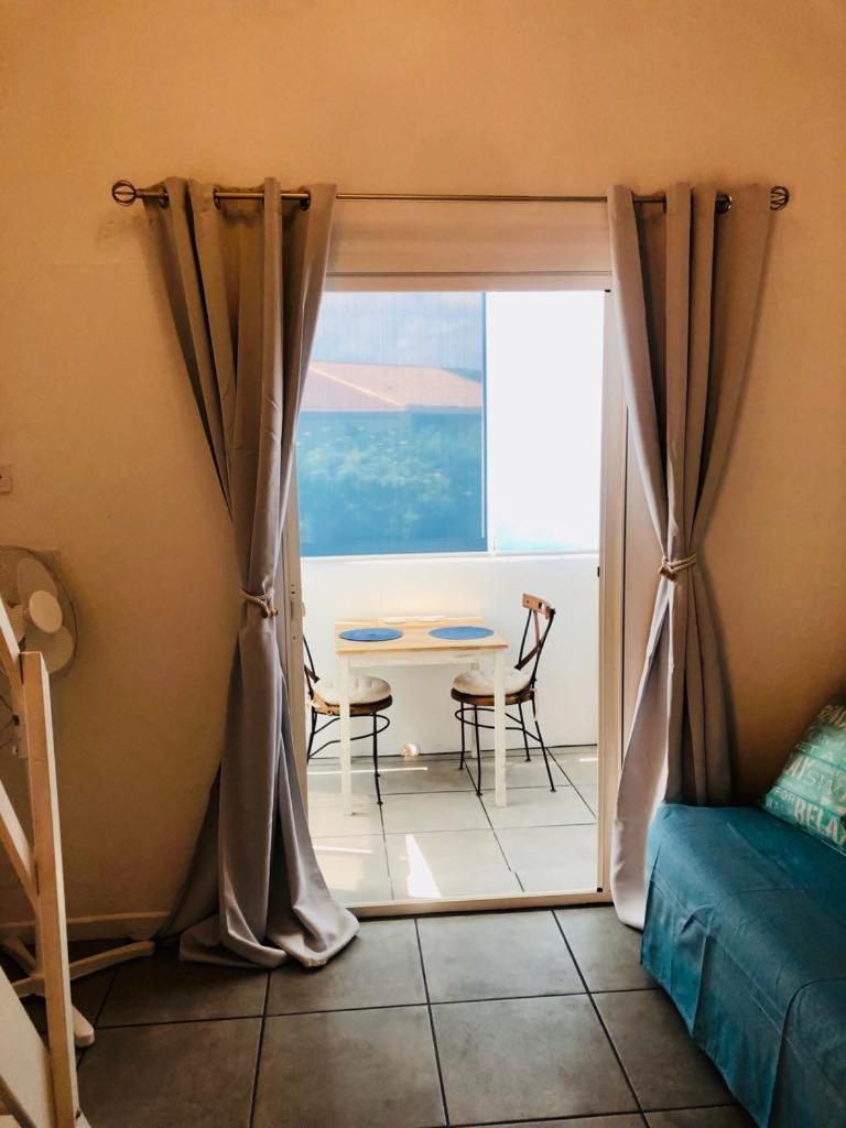 Stylish Close To In With Pool Apartment *